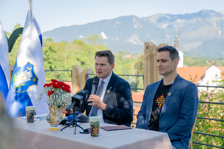 53. Dnevi narodnih noš in oblačilne dediščine_novinarska konferenca (14)